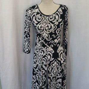 𝅺NWT Long Sleeve Unique long style with slots Stretchy fabric spandex